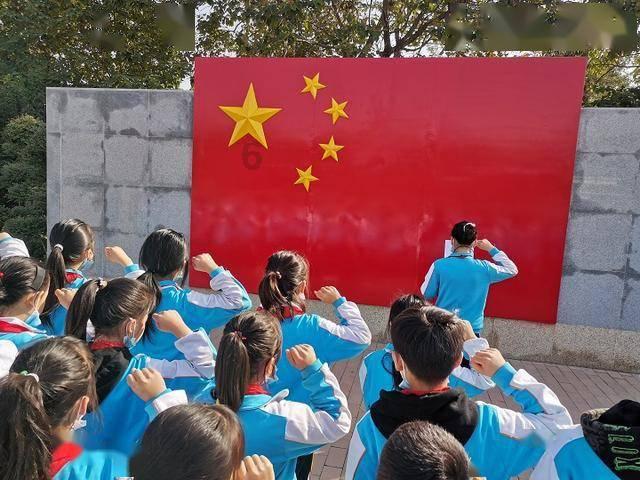 LOL这游戏是正常人玩的？感觉玩这游戏的人都是不正常的人玩的！那些喷子都以为自己是天才以为自己无敌